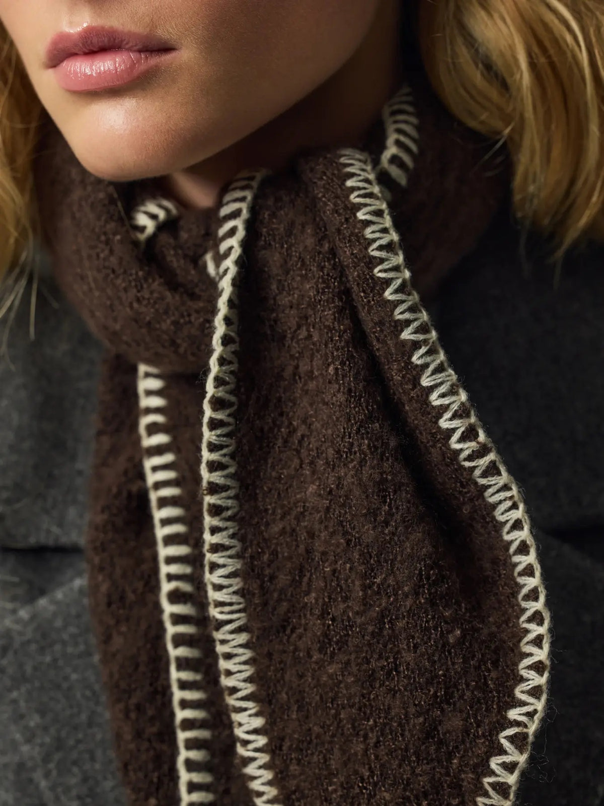 PYRON MINI SCARF - HOT FUDGE / CONTRAST STITCH - Dinvintageshop
