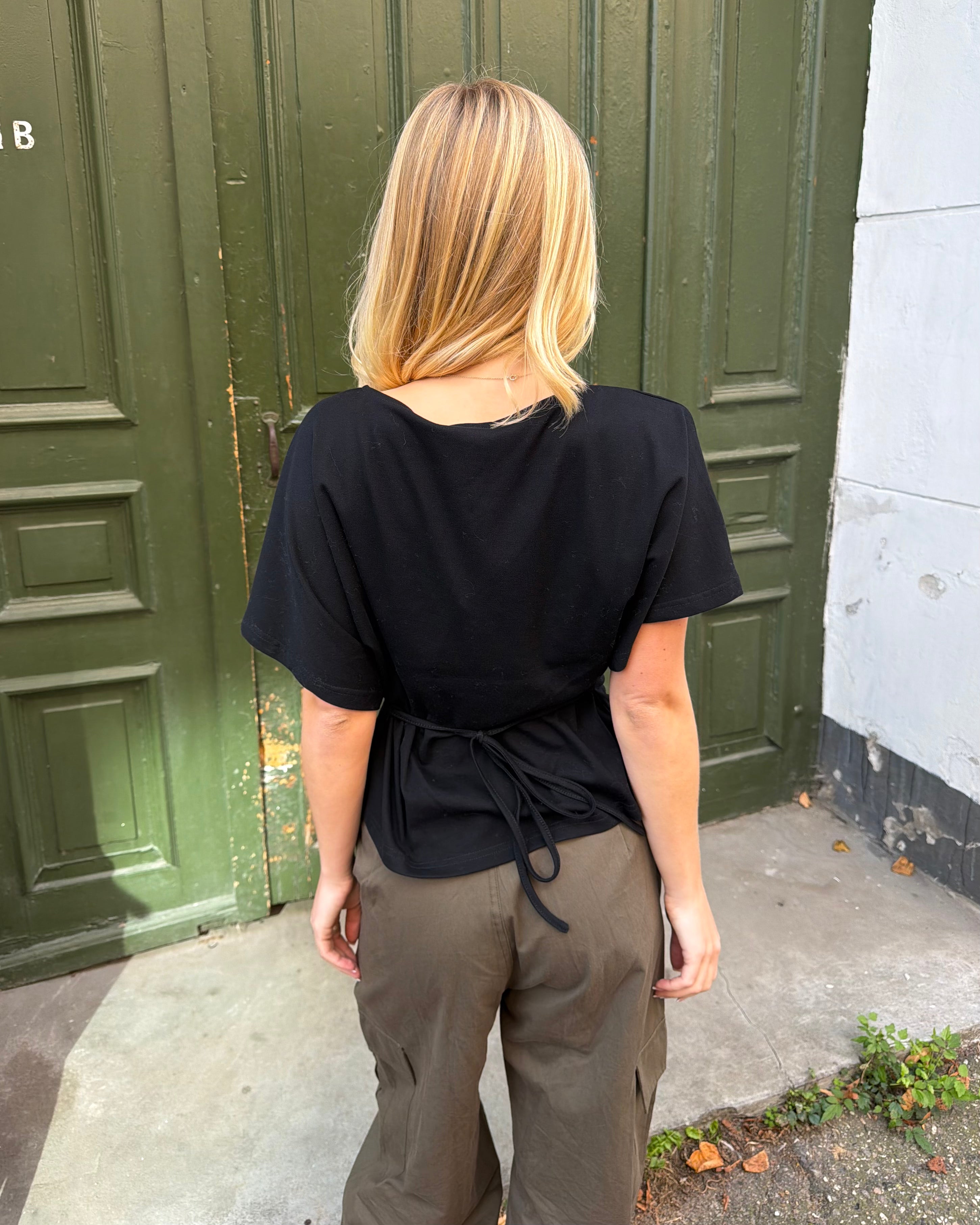 NILLIE TOP - BLACK