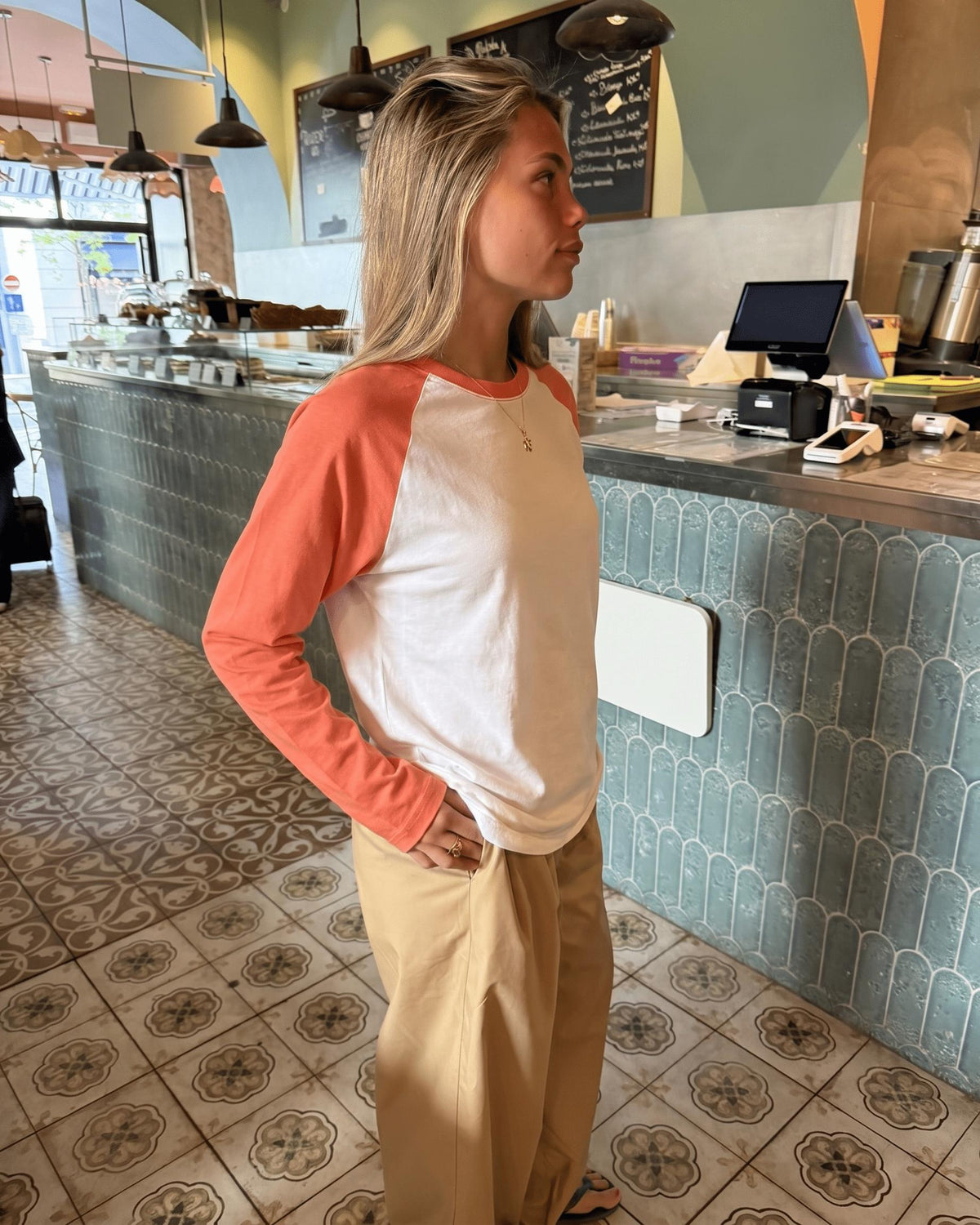 KLARA TEE - WHITE/CORAL