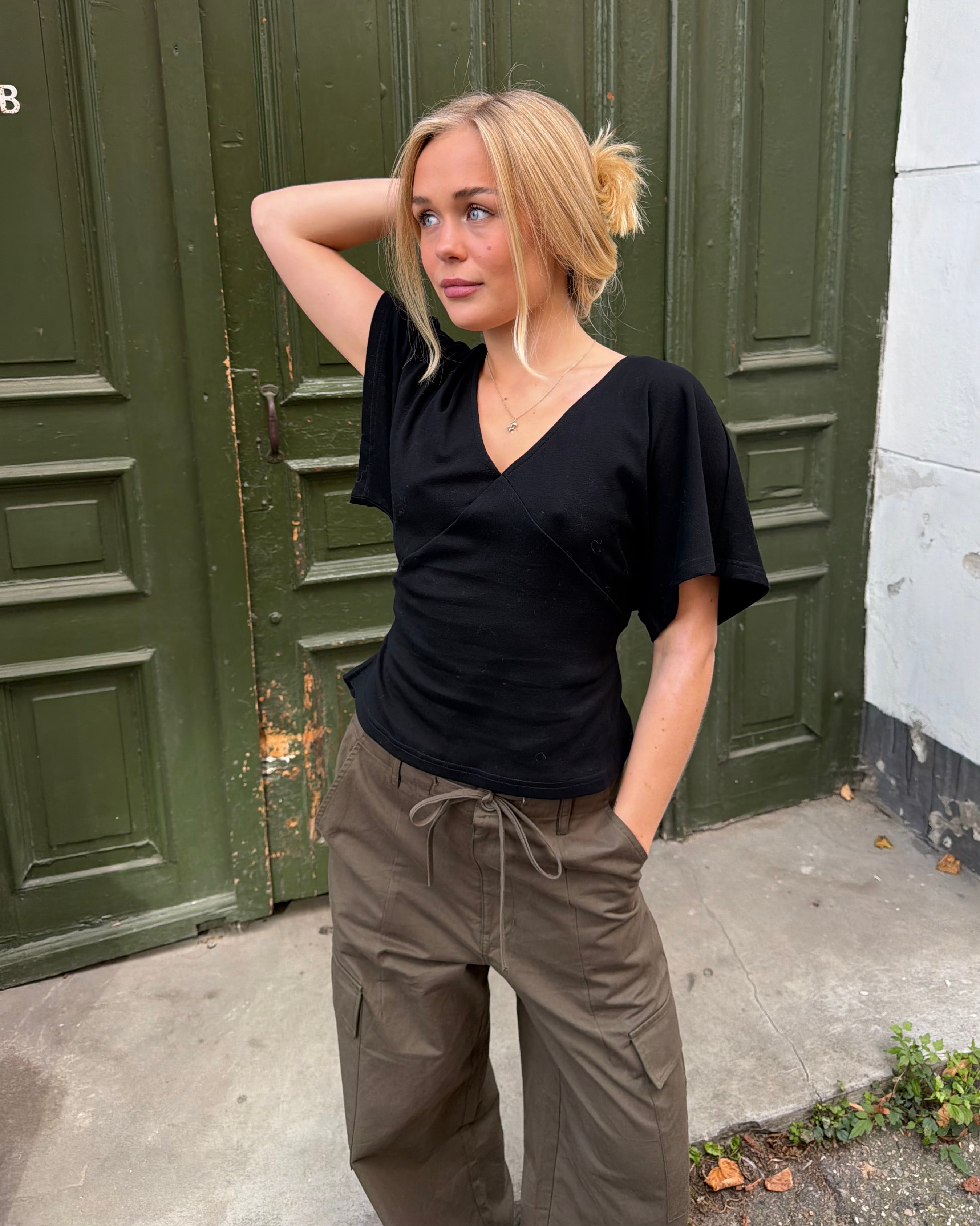 NILLIE TOP - BLACK