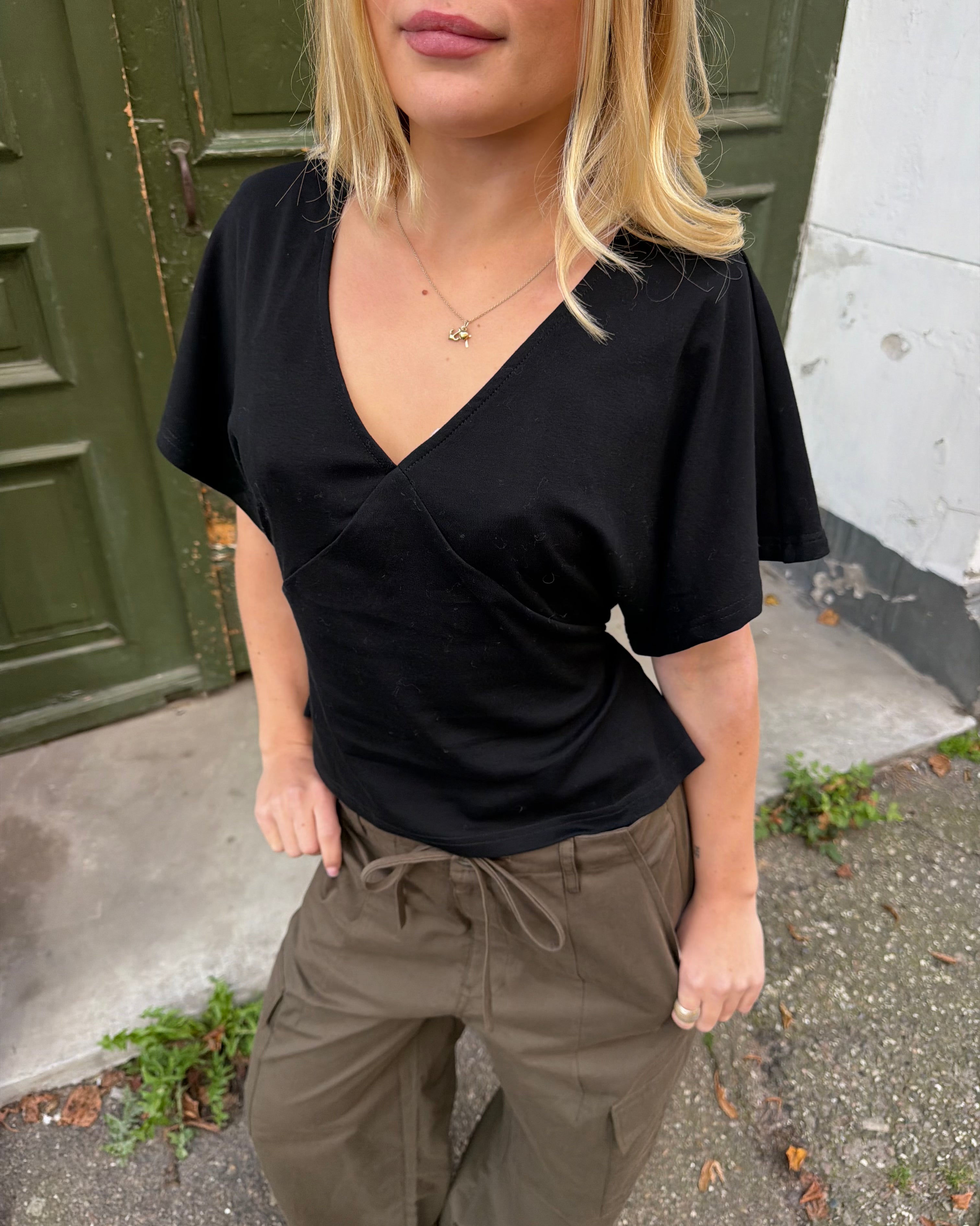 NILLIE TOP - BLACK