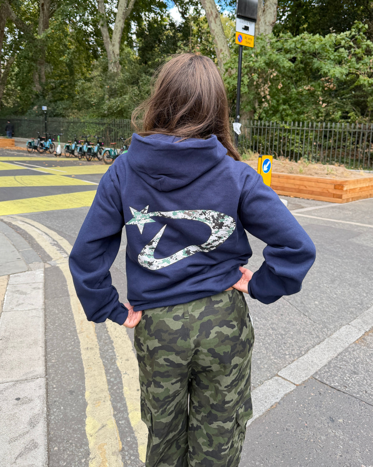 DANA HOODIE (rygprint) - NAVY - Dinvintageshop