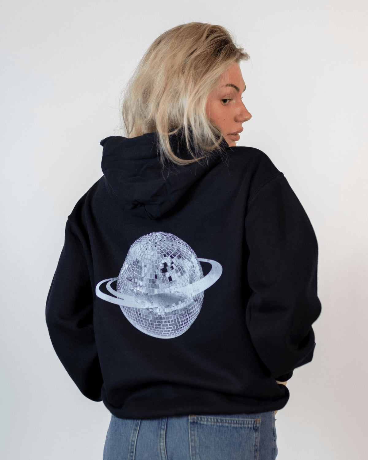 PLANET DISCO (hvid) HOODIE (rygprint) - BLACK
